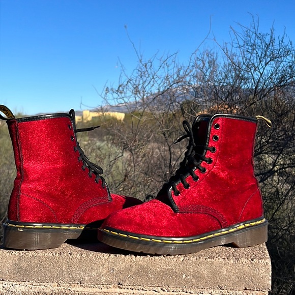 🏴 Dr. Martens MIE Vintage Red Velvet Boots UK 5 - Picture 4 of 17
